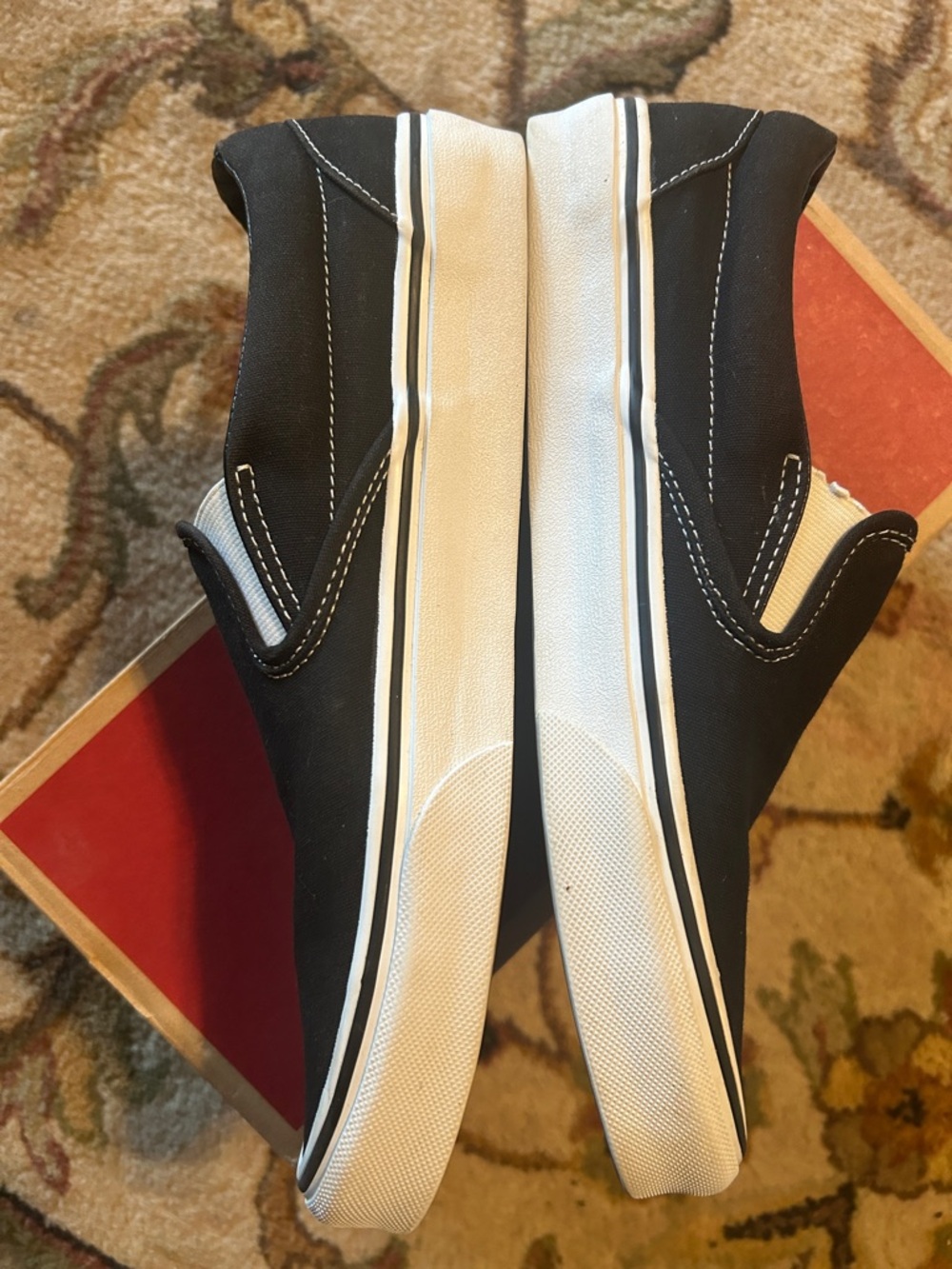 Like new in box. Vans Black & White Classic Slip-On Canvas Mens 9 women 10.5 - Picture 4 of 8